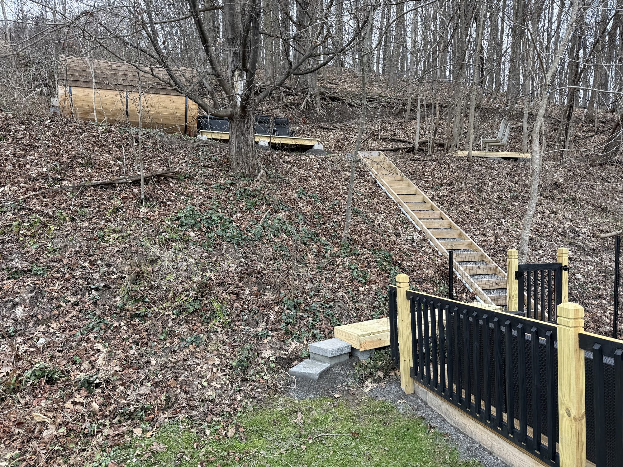 Wooded path to the sauna